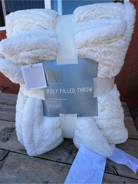 NWT Wayland Square Poly Filled Plush Throw - Cream